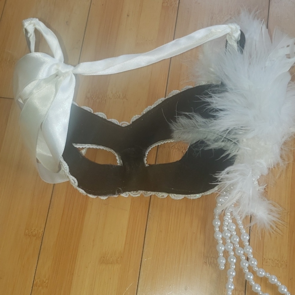 MASQUERADE MASK - Picture 7 of 8